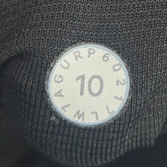 Lululemon Hotty Hot Short II *2.5" - 10 Black - Picture 6 of 6